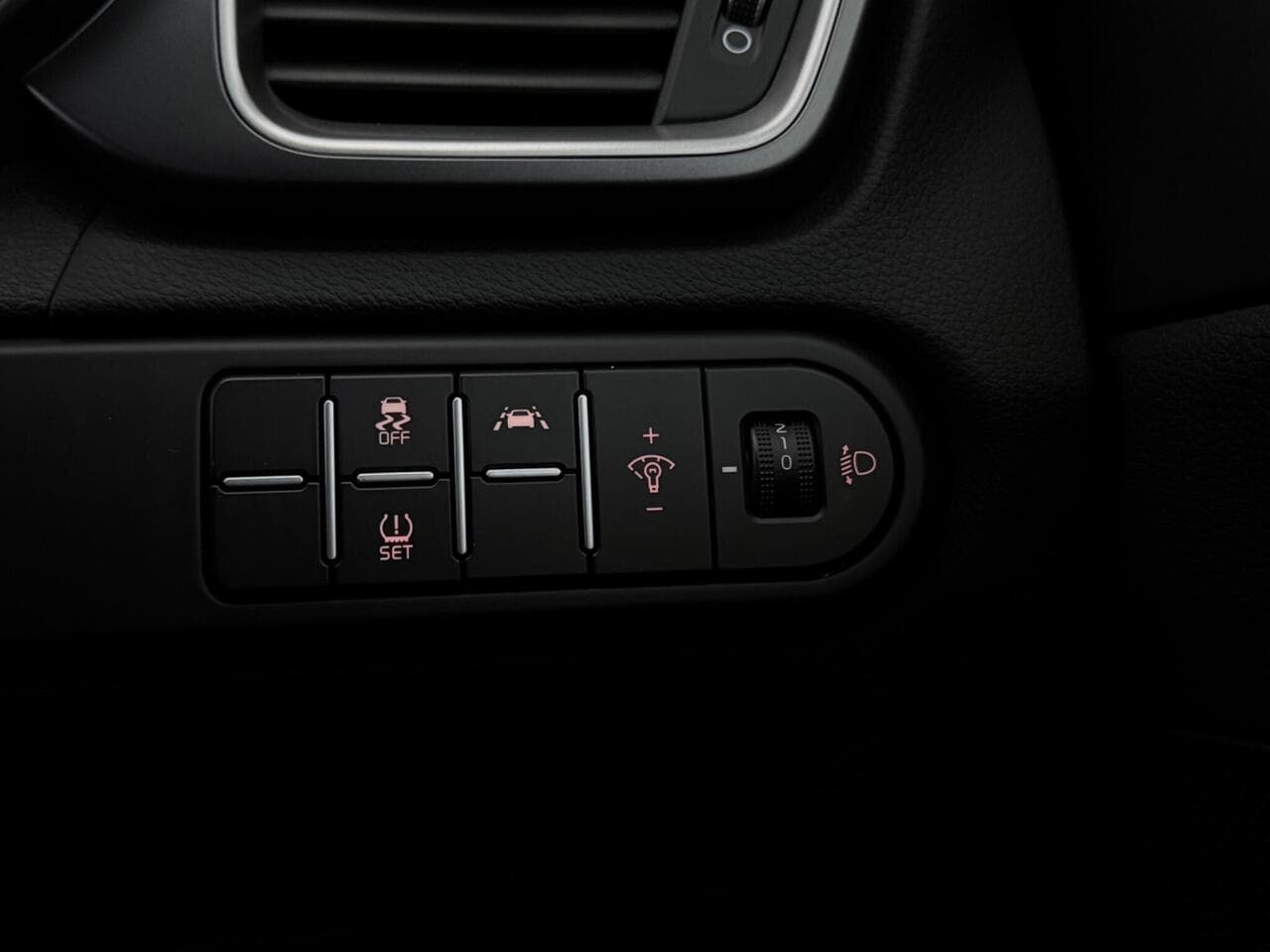 Kia XCeed thumbnail Misc Controls