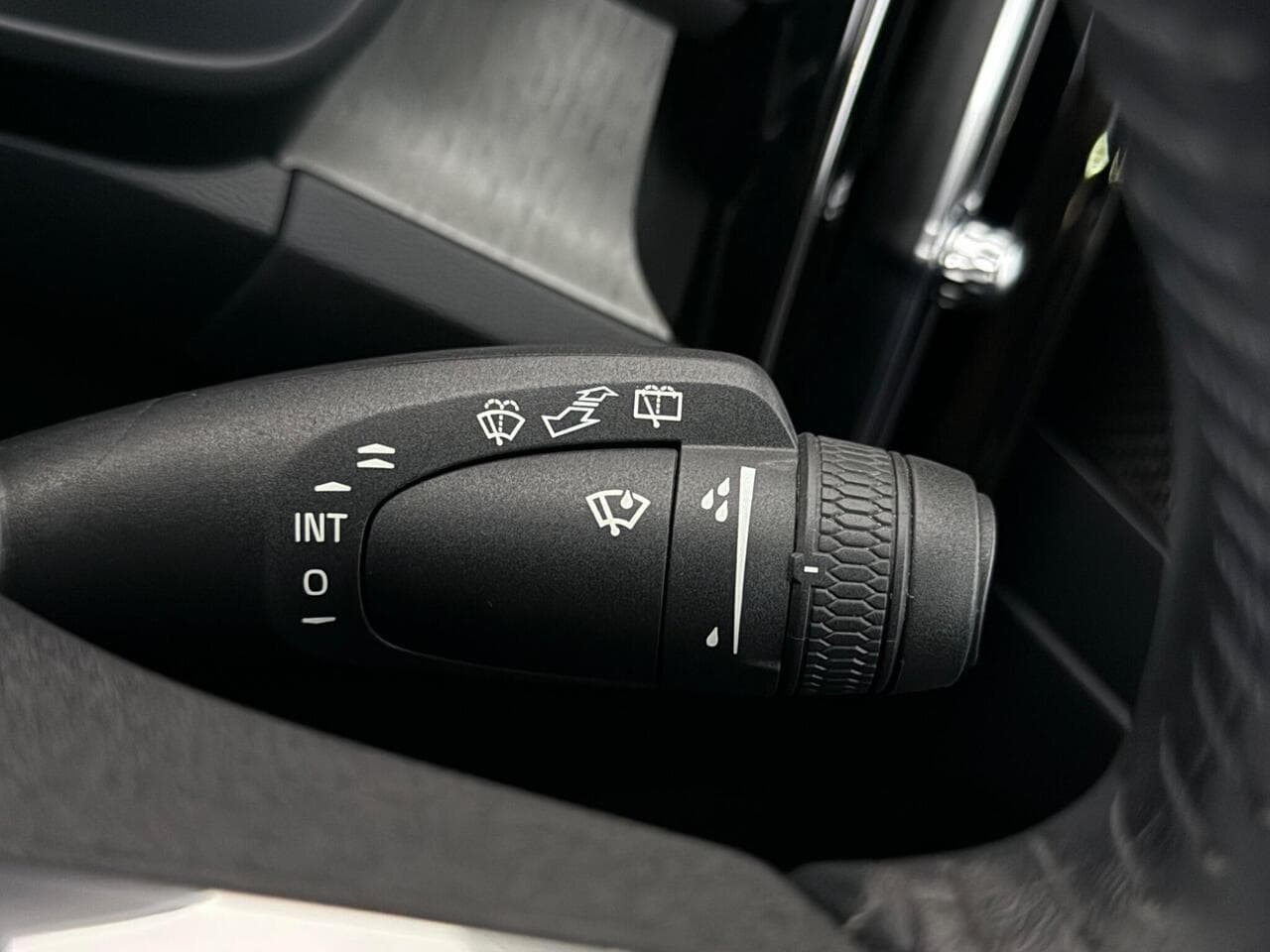 Volvo XC40 thumbnail Misc Controls