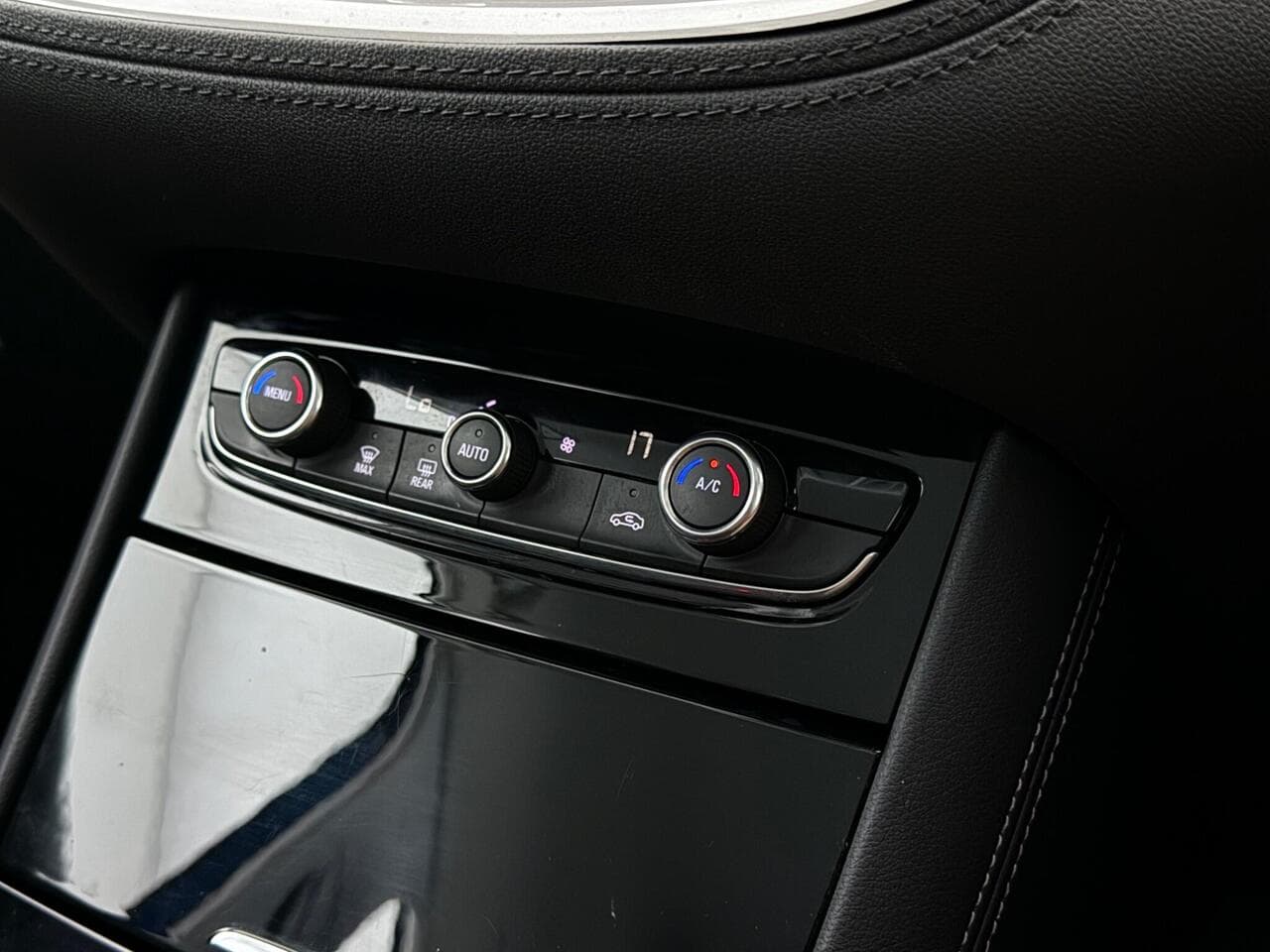 Vauxhall Grandland X thumbnail Misc Controls
