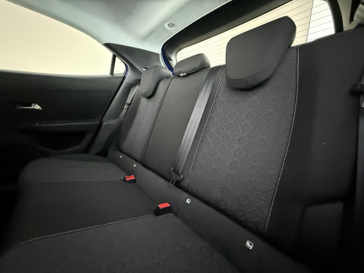 Vauxhall Mokka thumbnail Seats Rear