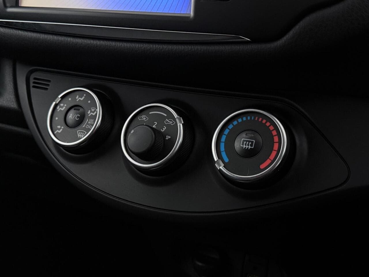 Toyota Yaris thumbnail Misc Controls