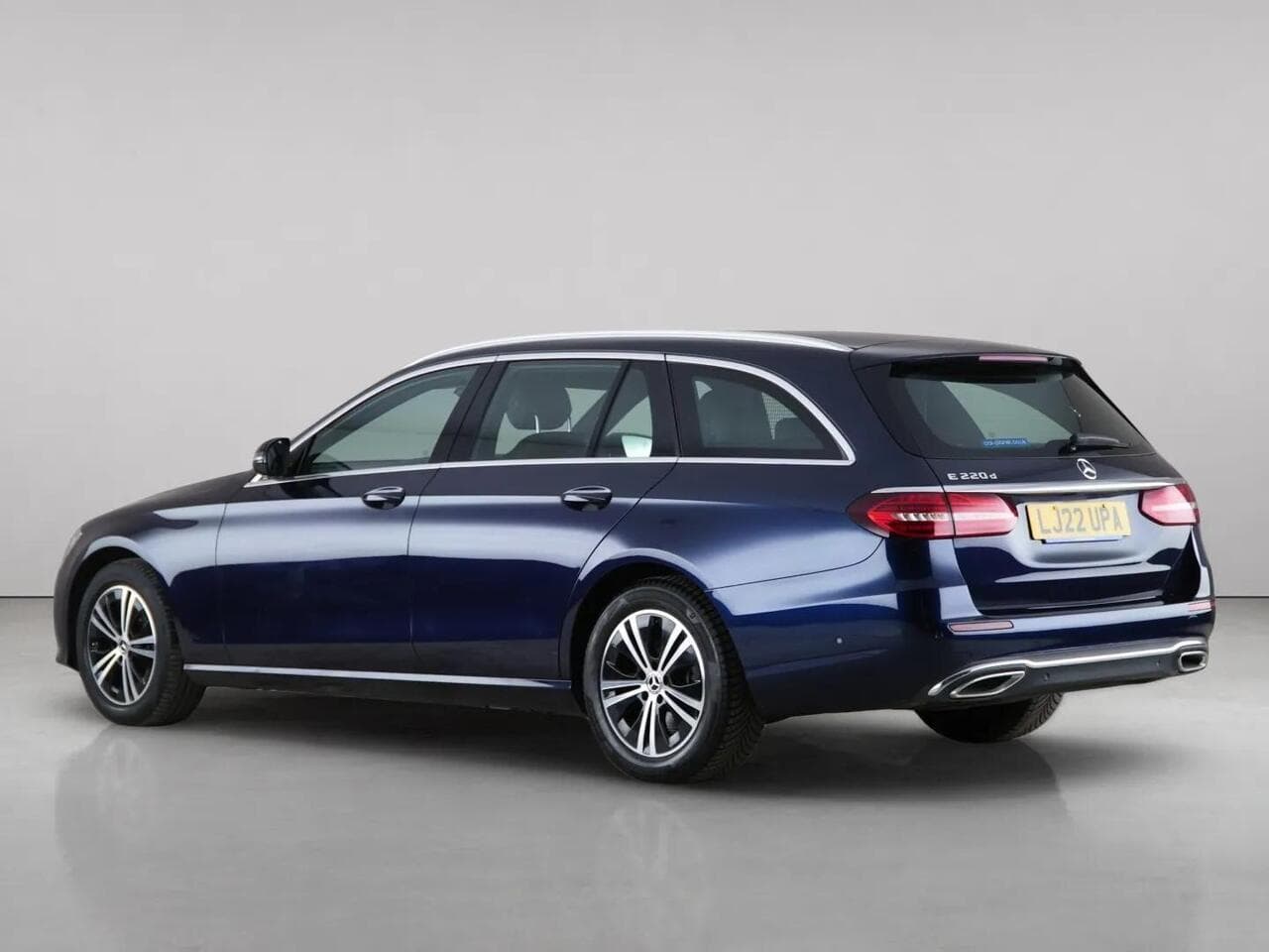 Mercedes-Benz E Class thumbnail Rear Left