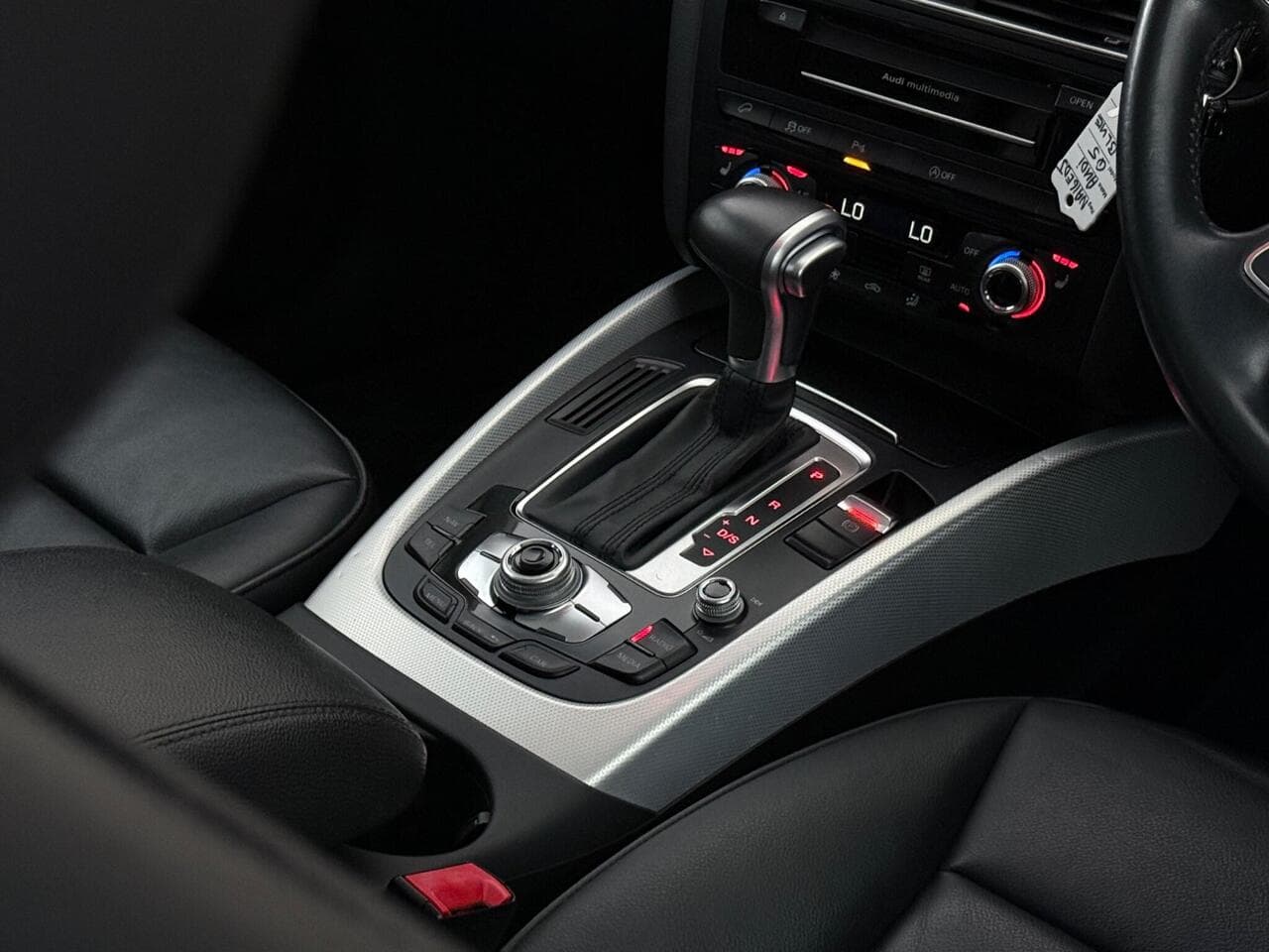 Audi Q5 thumbnail Interior Front