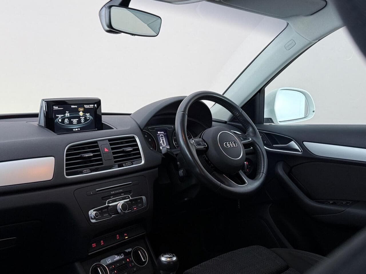 Audi Q3 thumbnail Interior Front