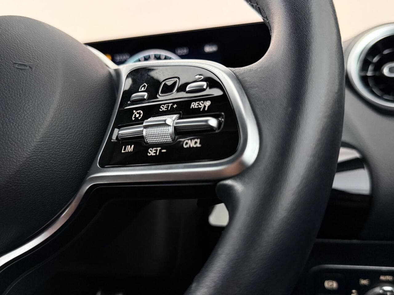 Mercedes-Benz B Class thumbnail Misc Controls