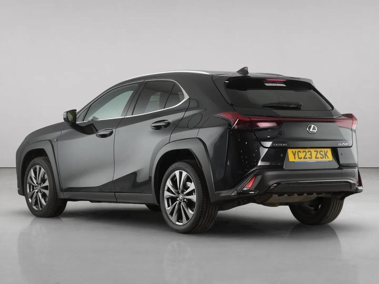 Lexus UX thumbnail Rear Left
