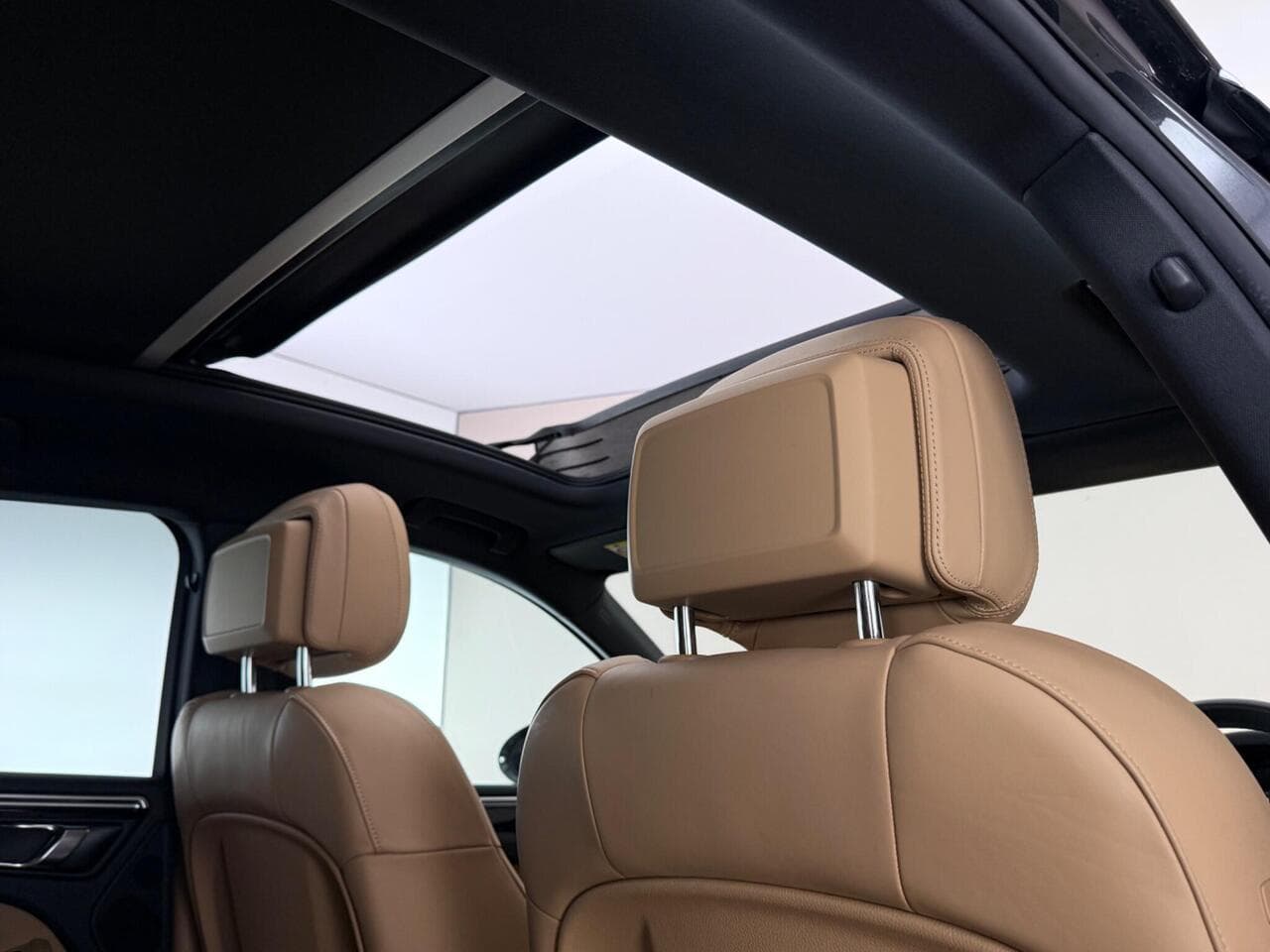 Porsche Macan thumbnail Seats Rear