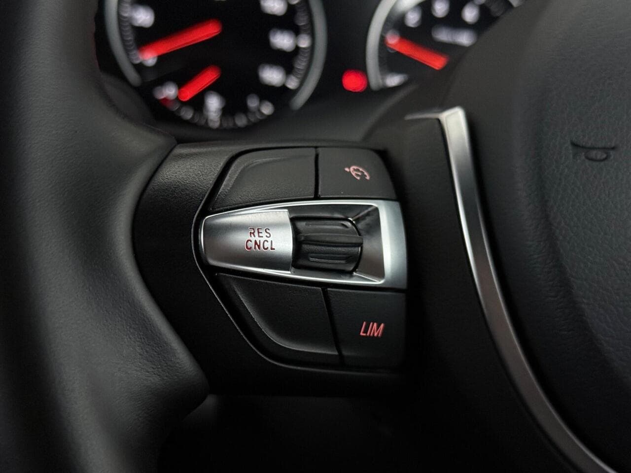 BMW 2 Series Gran Tourer thumbnail Misc Controls