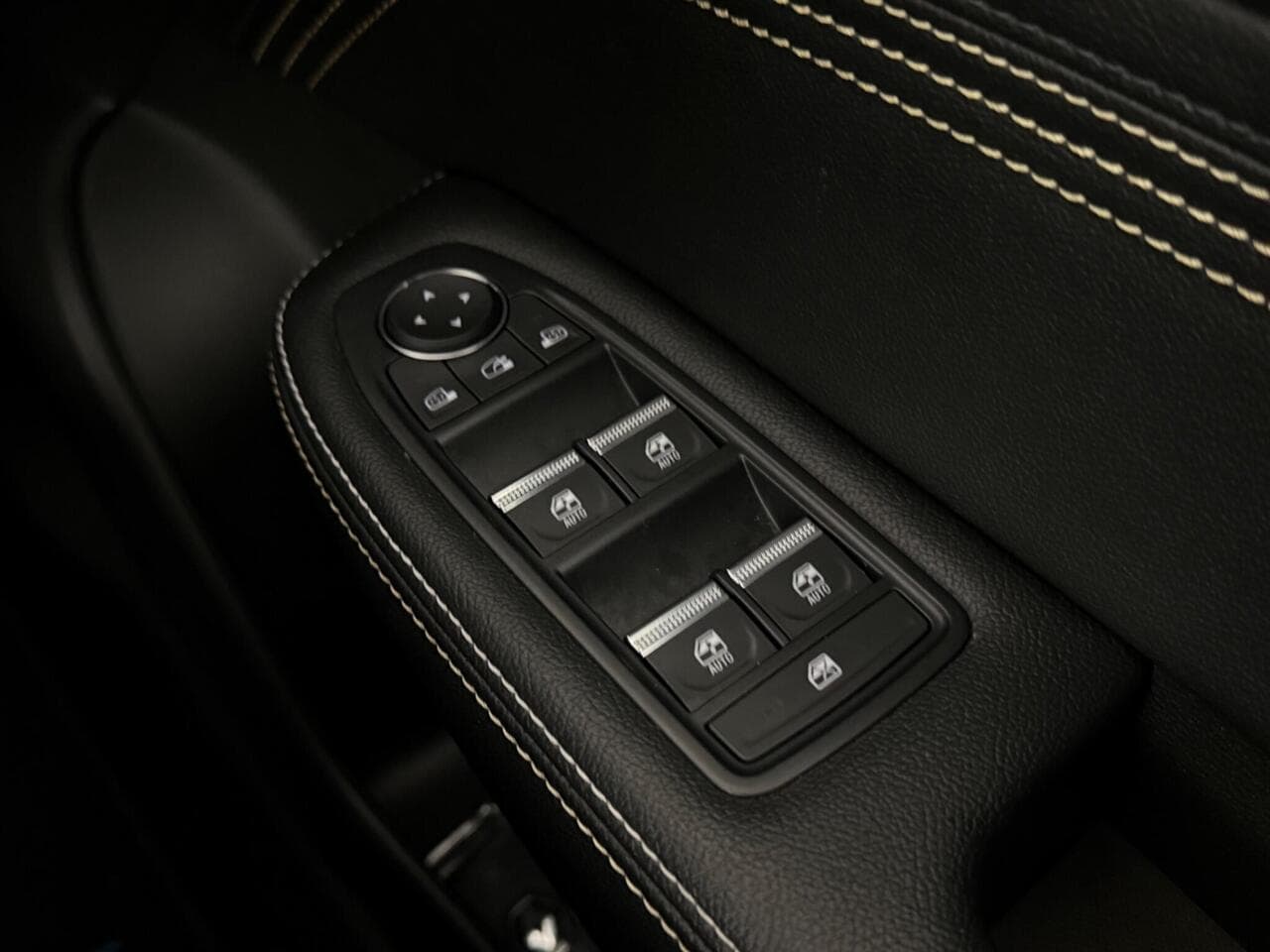 Renault Arkana thumbnail Misc Controls