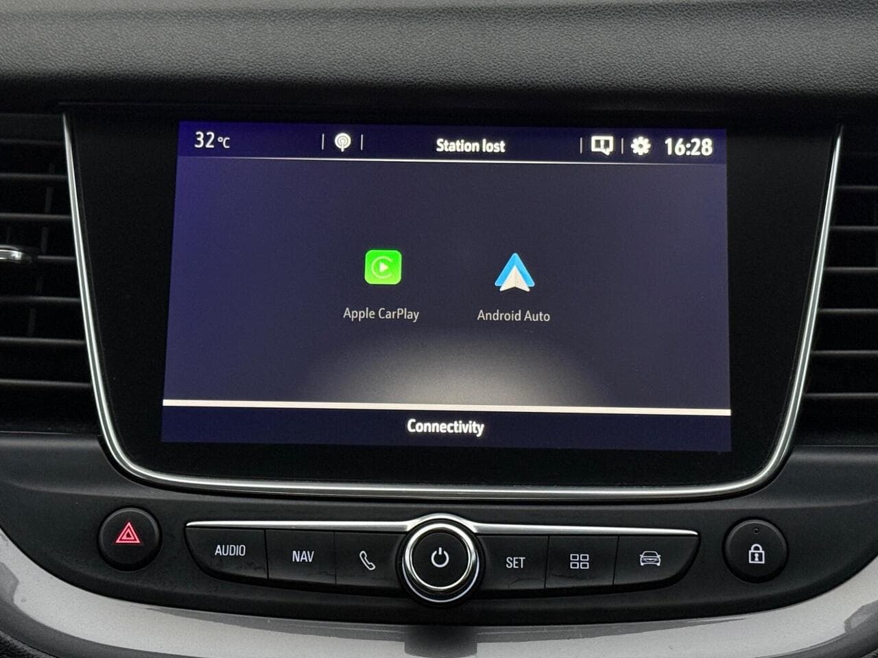 Vauxhall Grandland X thumbnail Infotainment System