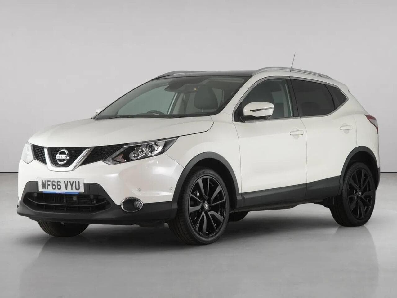 Nissan Qashqai thumbnail Front Left
