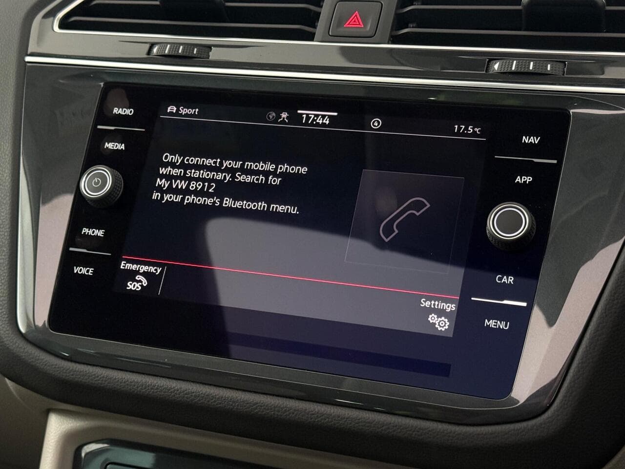 Volkswagen Tiguan thumbnail Infotainment System