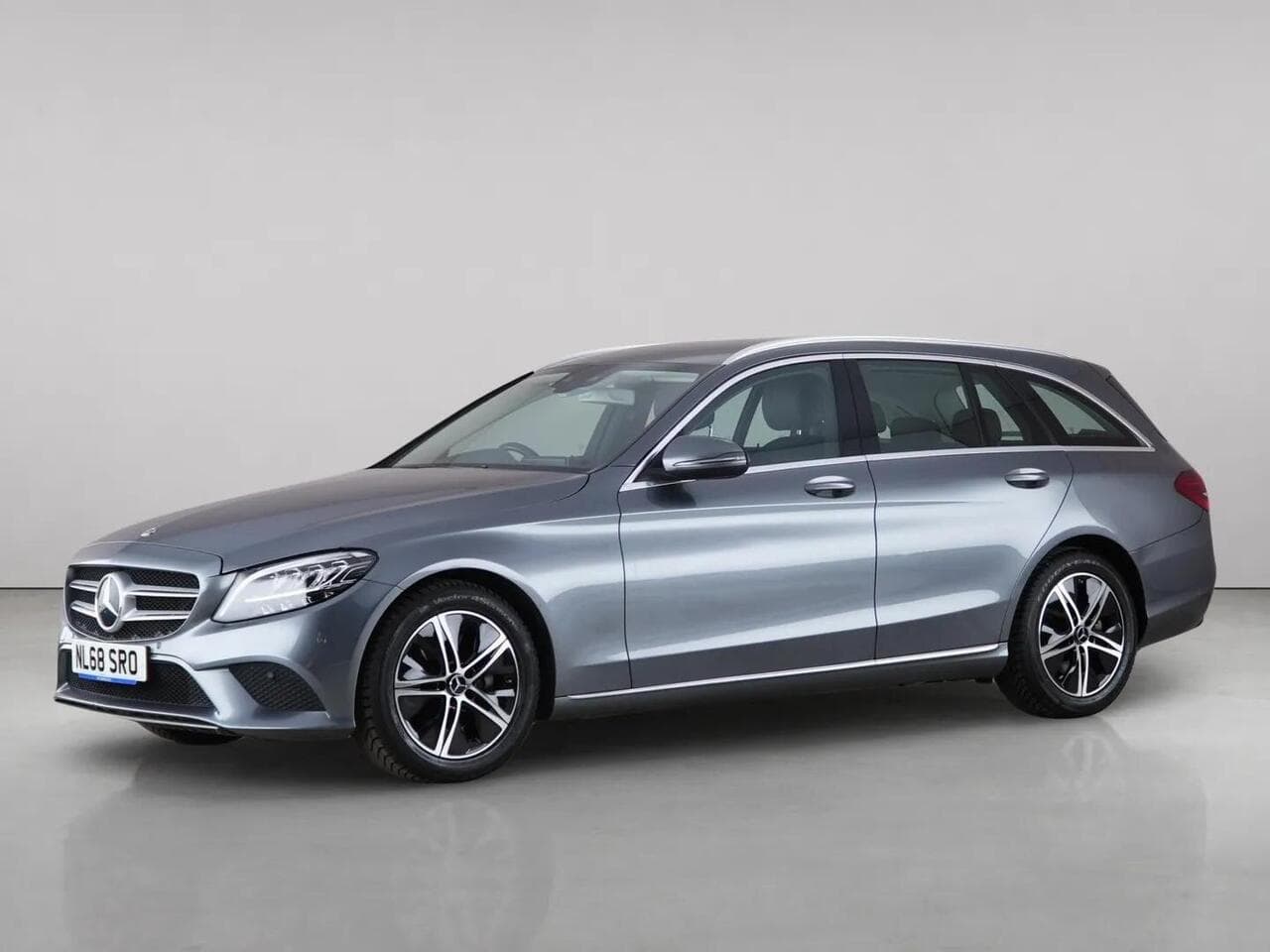 Mercedes-Benz C Class thumbnail Front Left