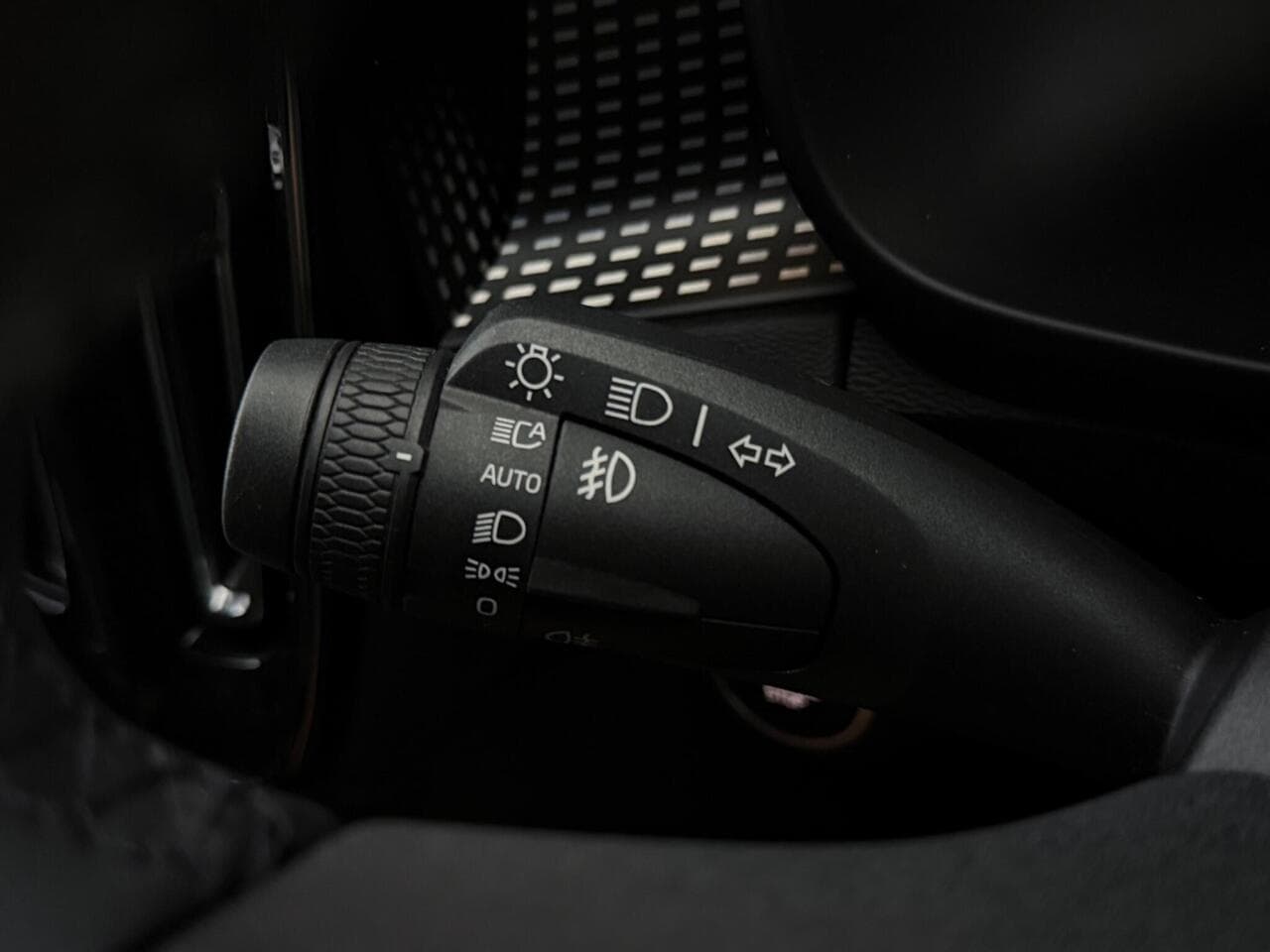 Volvo XC40 thumbnail Misc Controls