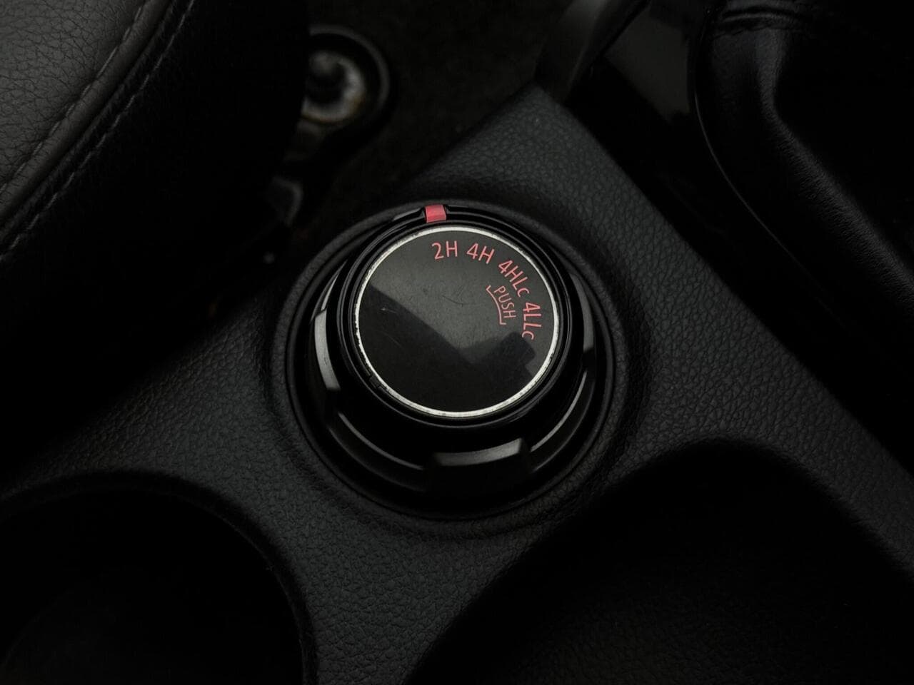Mitsubishi L200 thumbnail Misc Controls