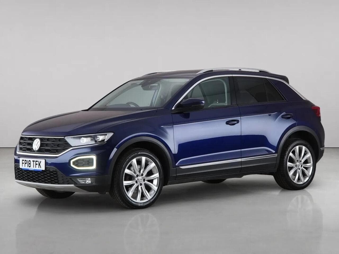 Volkswagen T-Roc thumbnail Front Left