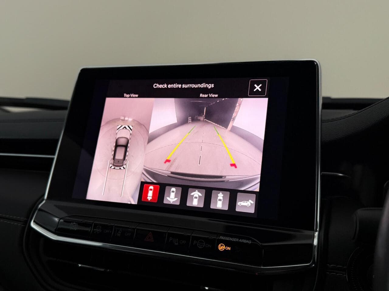 Jeep Compass thumbnail Infotainment System