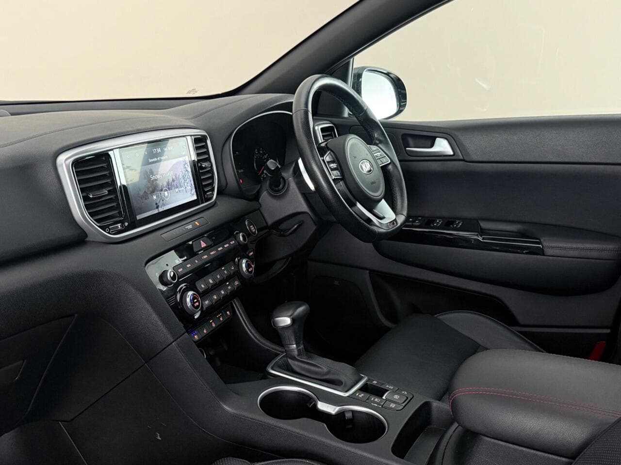 Kia Sportage thumbnail Interior Front