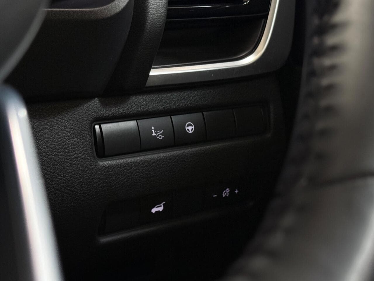 Nissan X-Trail thumbnail Misc Controls