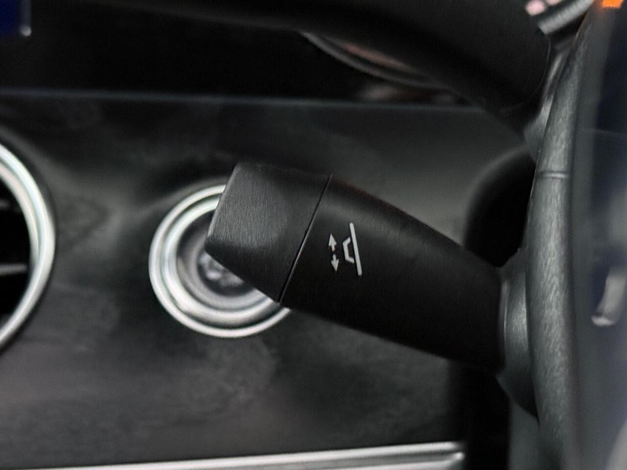 Mercedes-Benz E Class thumbnail Misc Controls
