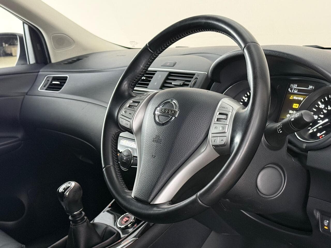 Nissan Pulsar thumbnail Steering Wheel