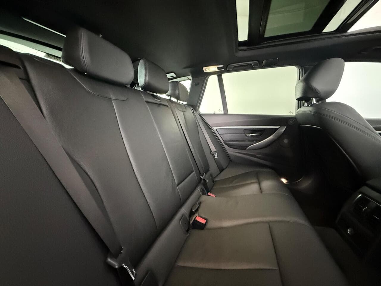 BMW 3 Series thumbnail Seats Rear