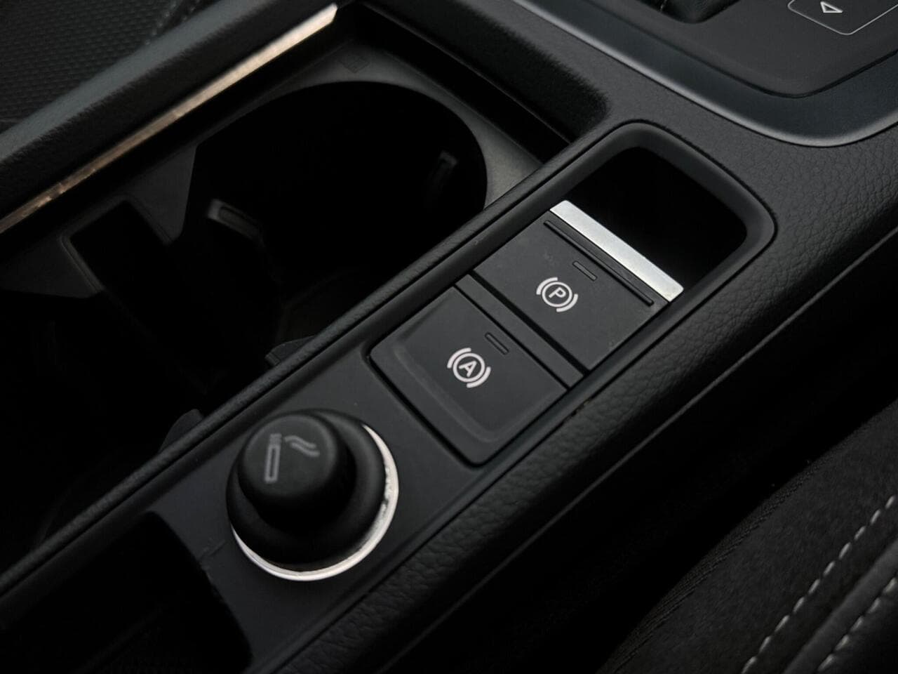 Audi Q3 thumbnail Misc Controls