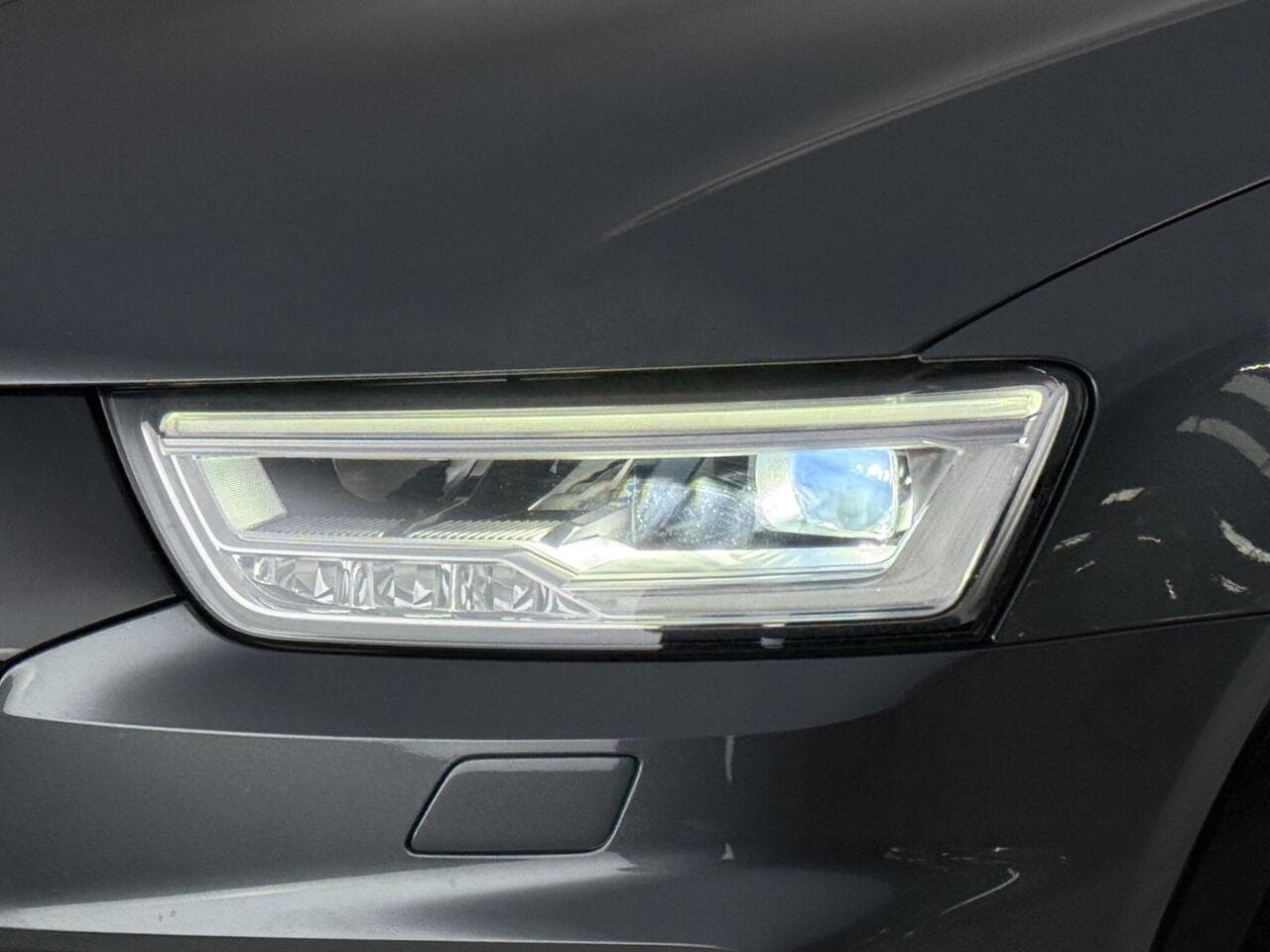 Audi Q3 thumbnail Lights Front