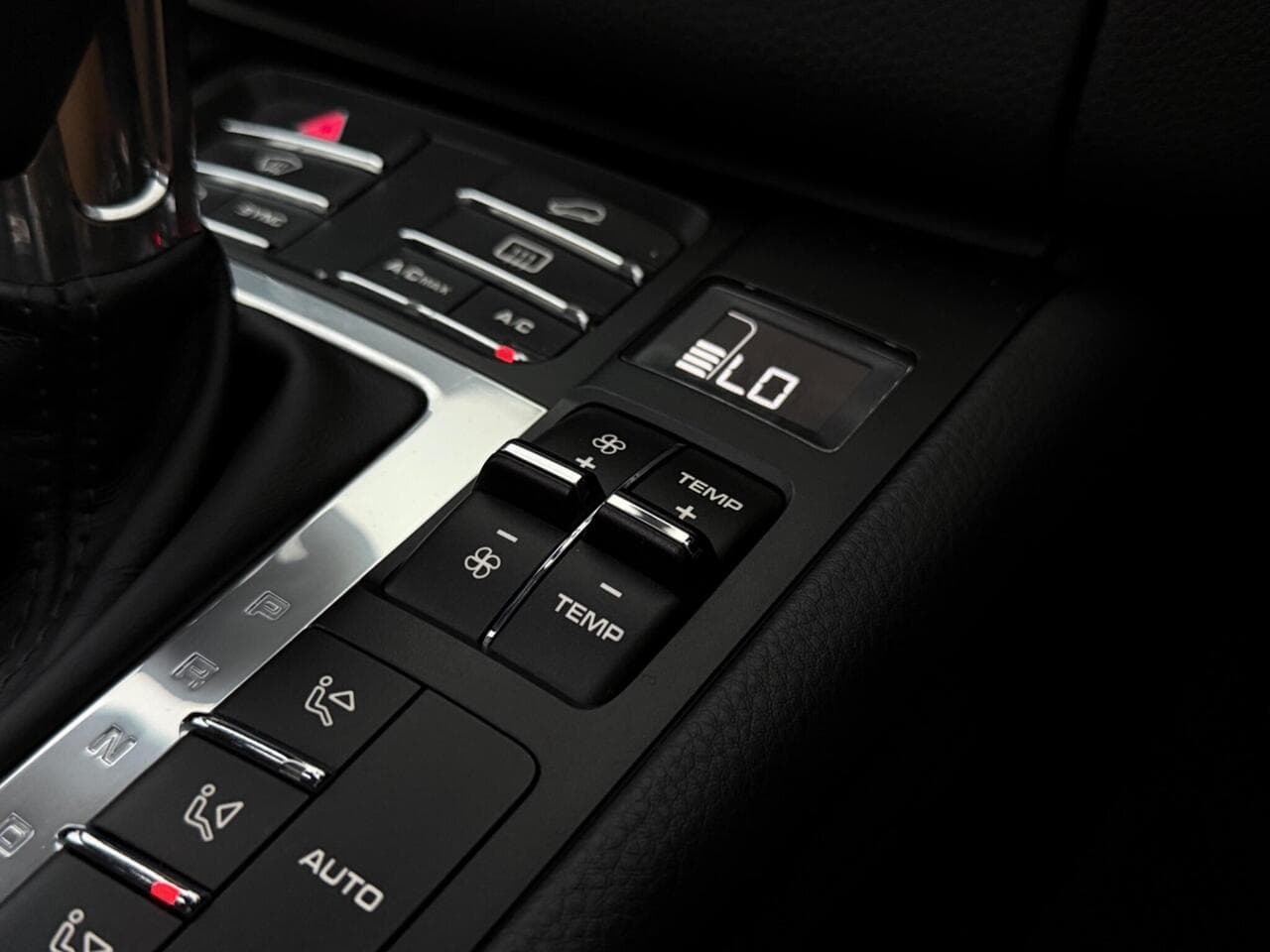 Porsche Macan thumbnail Misc Controls