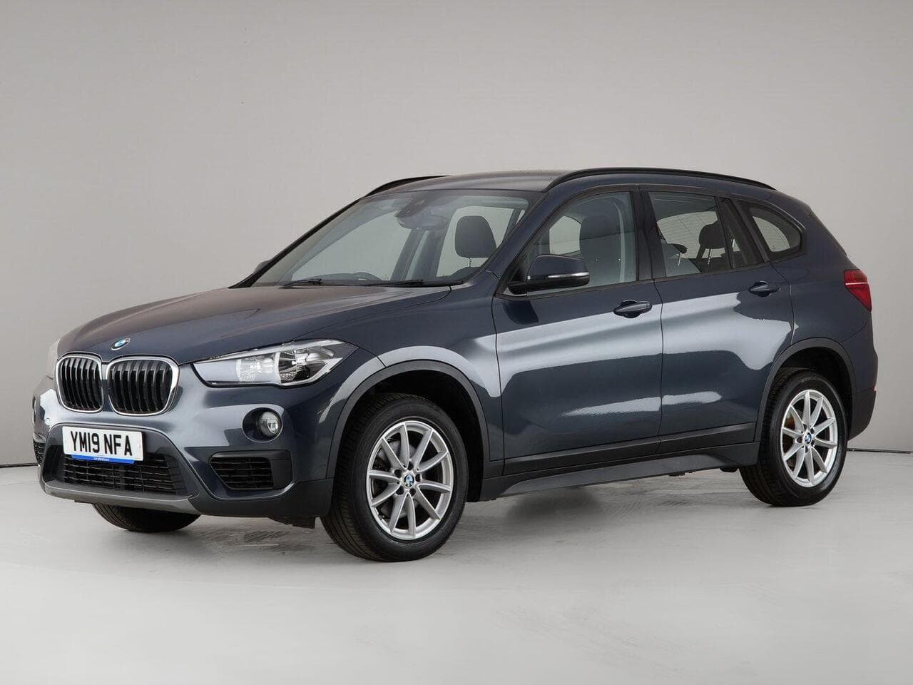 BMW X1 thumbnail Front Left