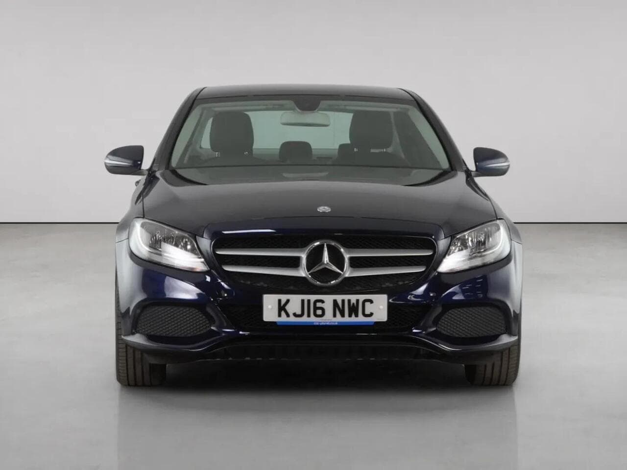 Mercedes-Benz C Class thumbnail Front