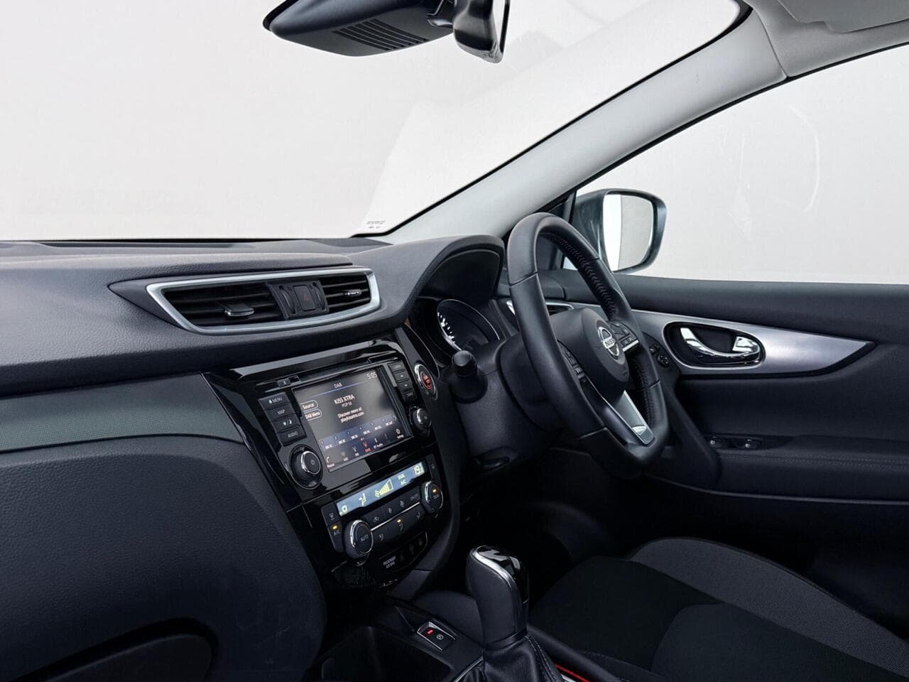 Nissan Qashqai thumbnail Interior Front