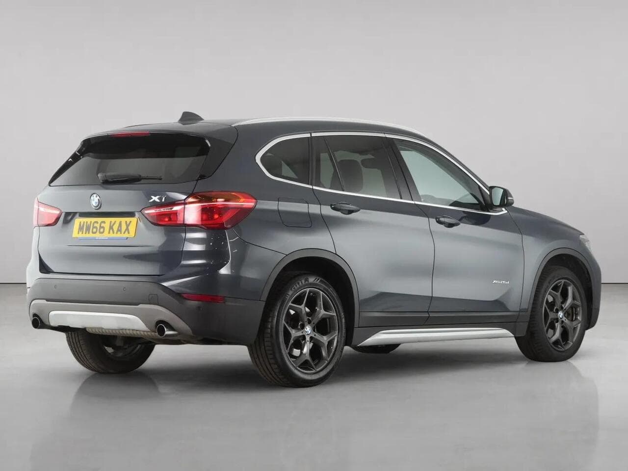 BMW X1 thumbnail Rear Right