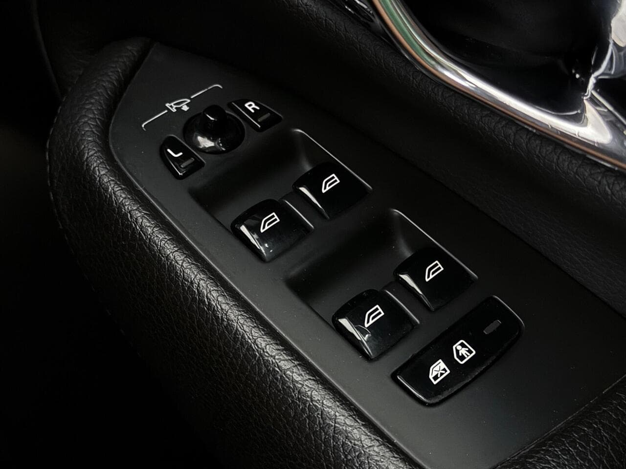 Volvo XC90 thumbnail Misc Controls