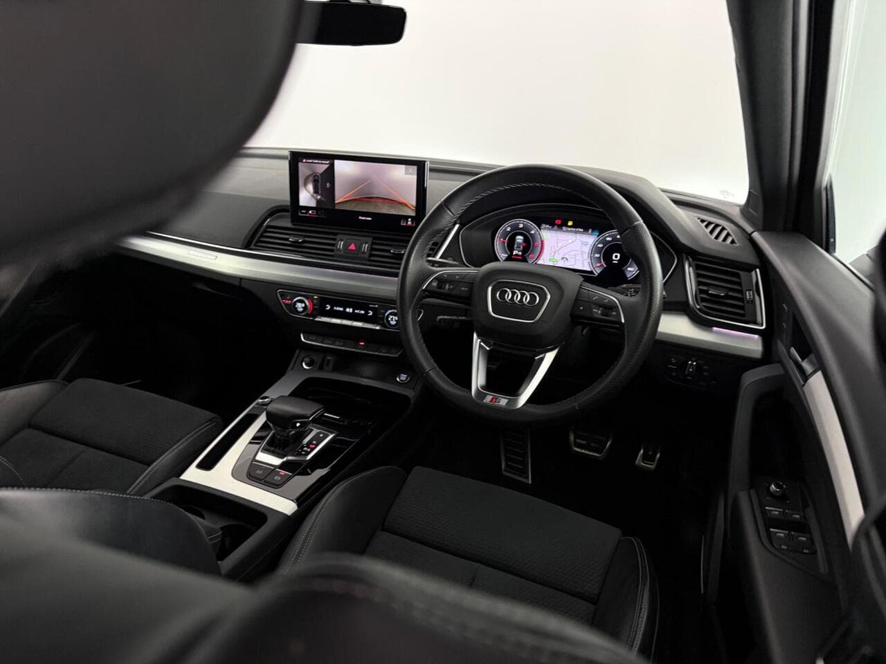 Audi Q5 thumbnail Interior Front
