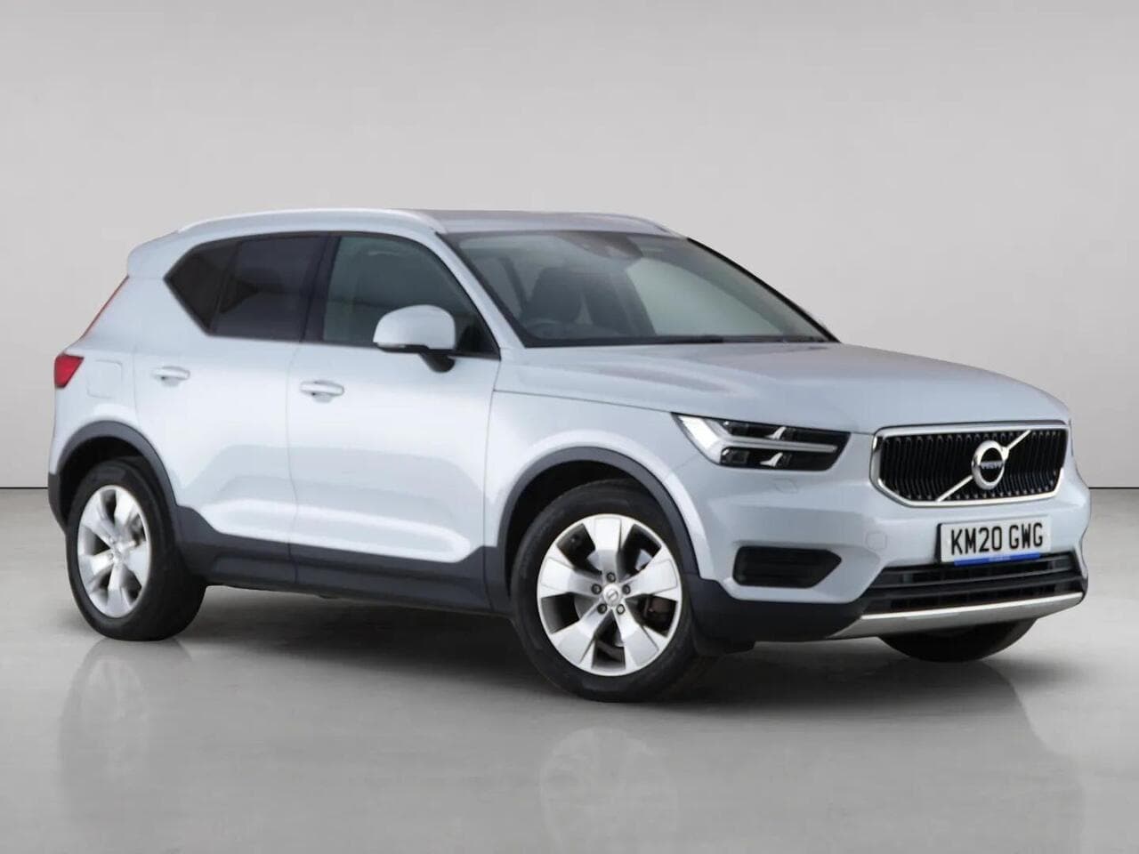 Volvo XC40 - Volvo XC40 2.0 B4 MHEV Momentum Auto AWD Euro 6 (s/s) 5dr