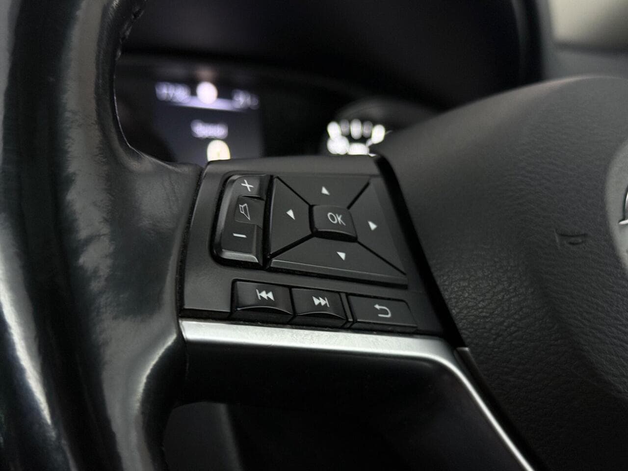 Nissan X-Trail thumbnail Misc Controls