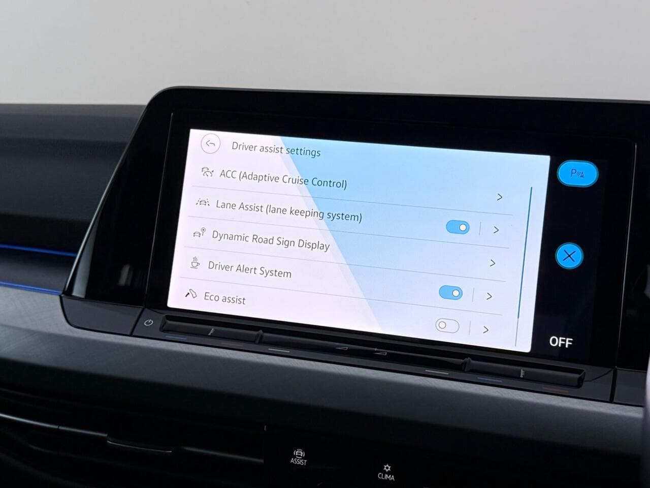 Volkswagen Golf thumbnail Infotainment System