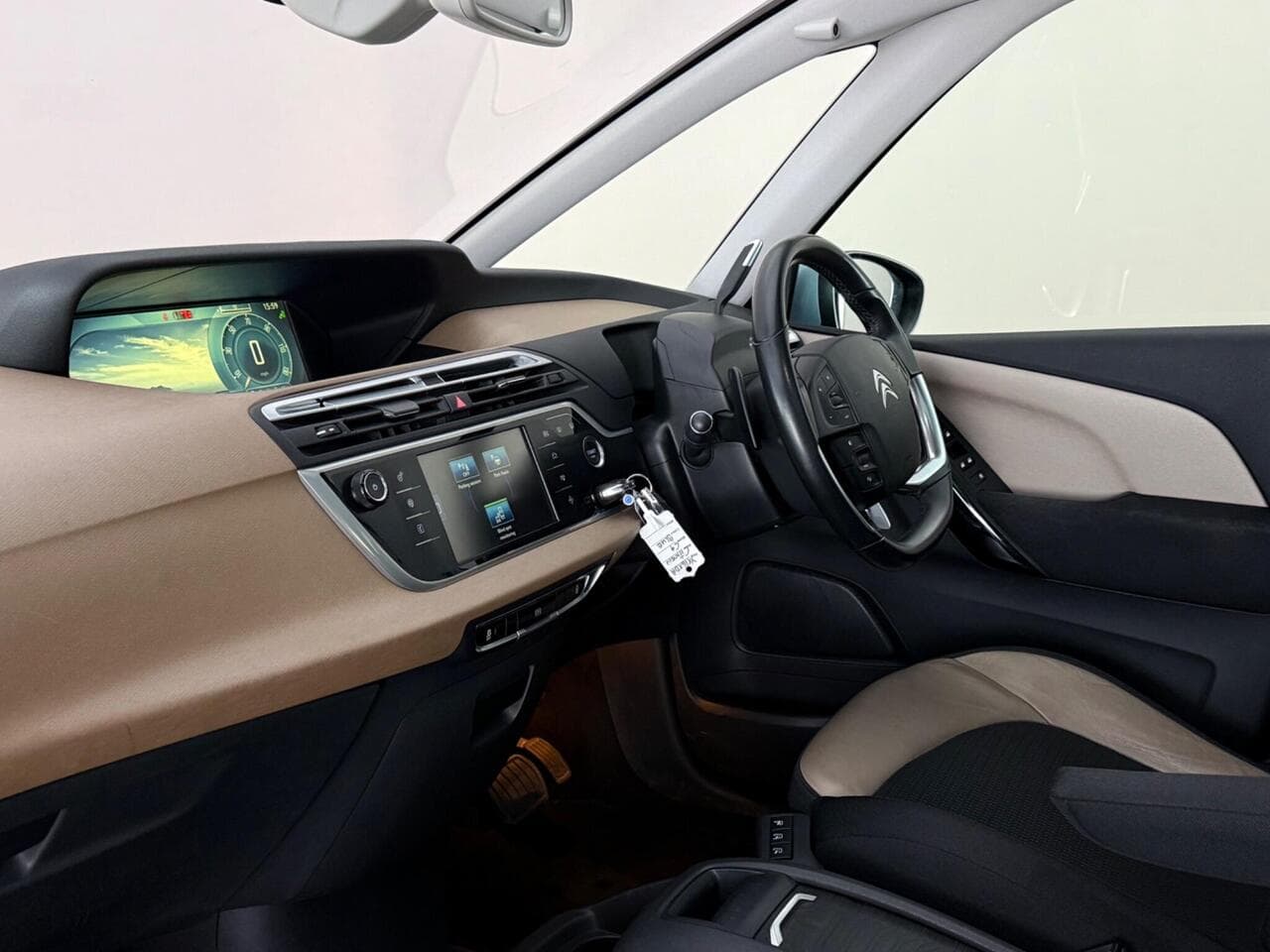 Citroen Grand C4 Picasso thumbnail Interior Front