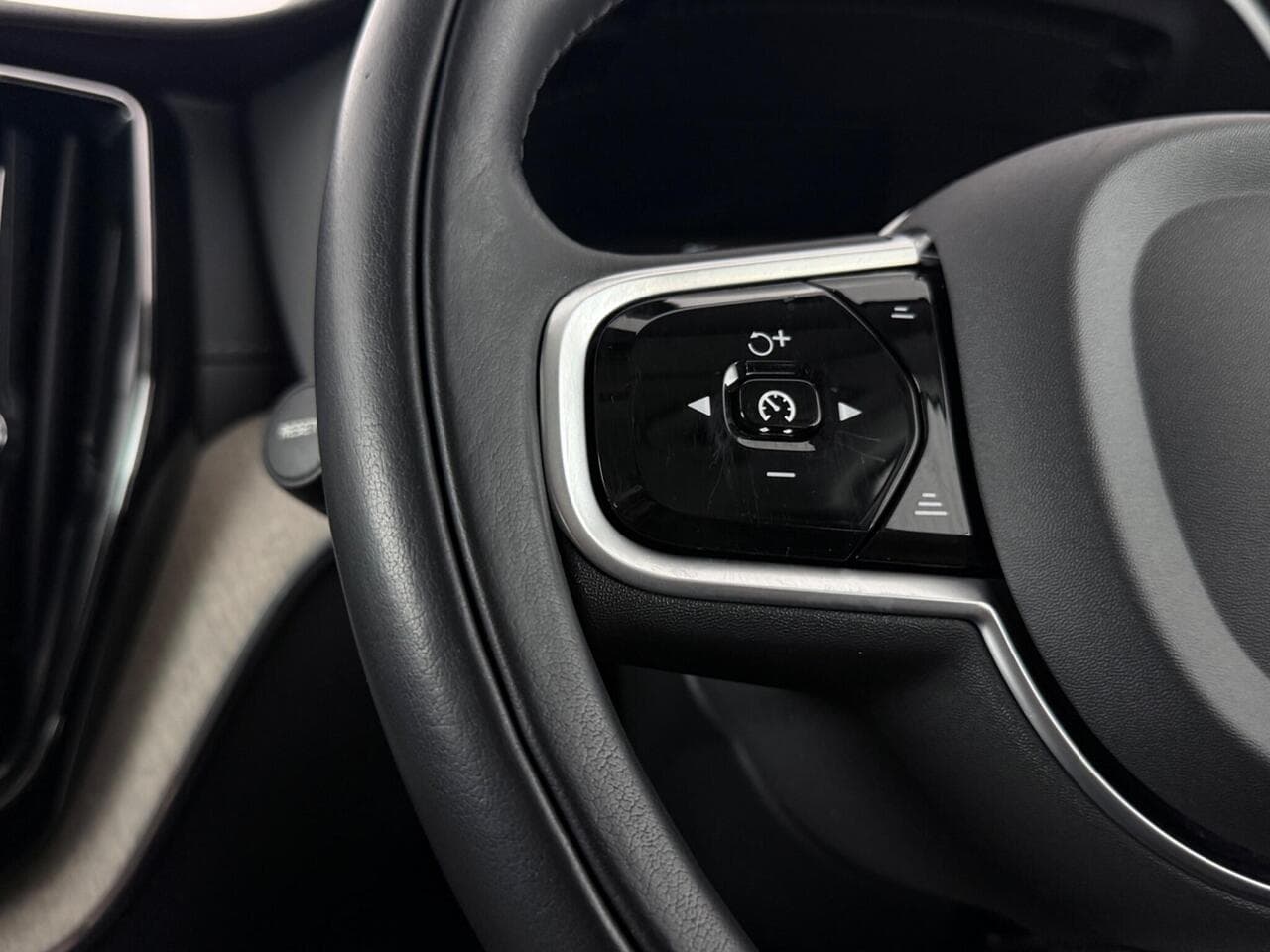 Volvo XC60 thumbnail Misc Controls