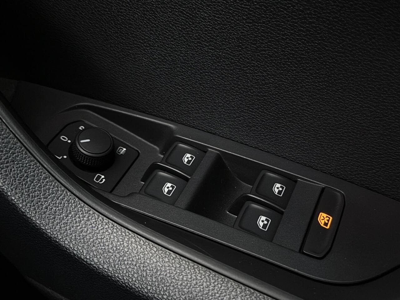 Skoda Karoq thumbnail Misc Controls