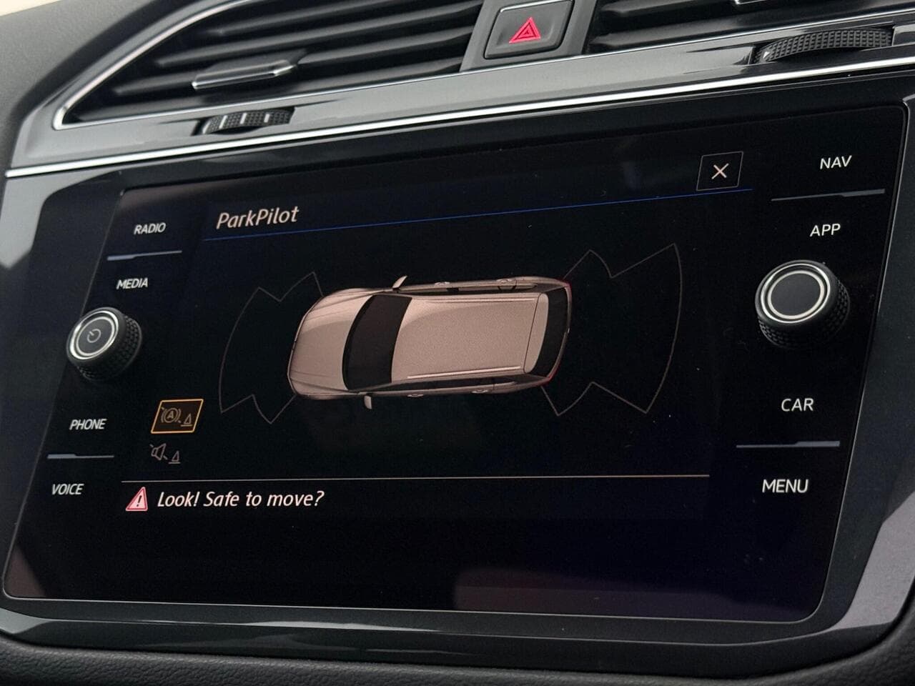 Volkswagen Tiguan Allspace thumbnail Infotainment System