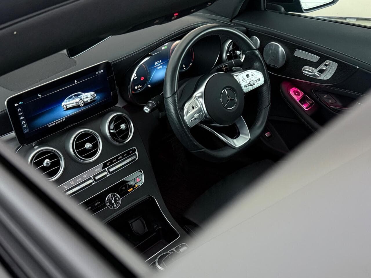 Mercedes-Benz C Class thumbnail Interior Front
