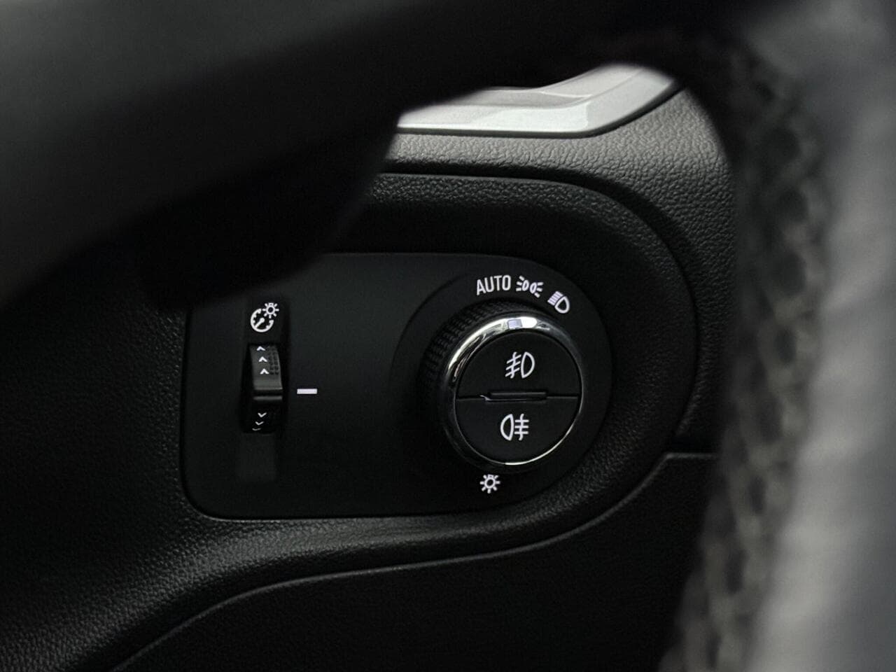 Vauxhall Grandland thumbnail Misc Controls