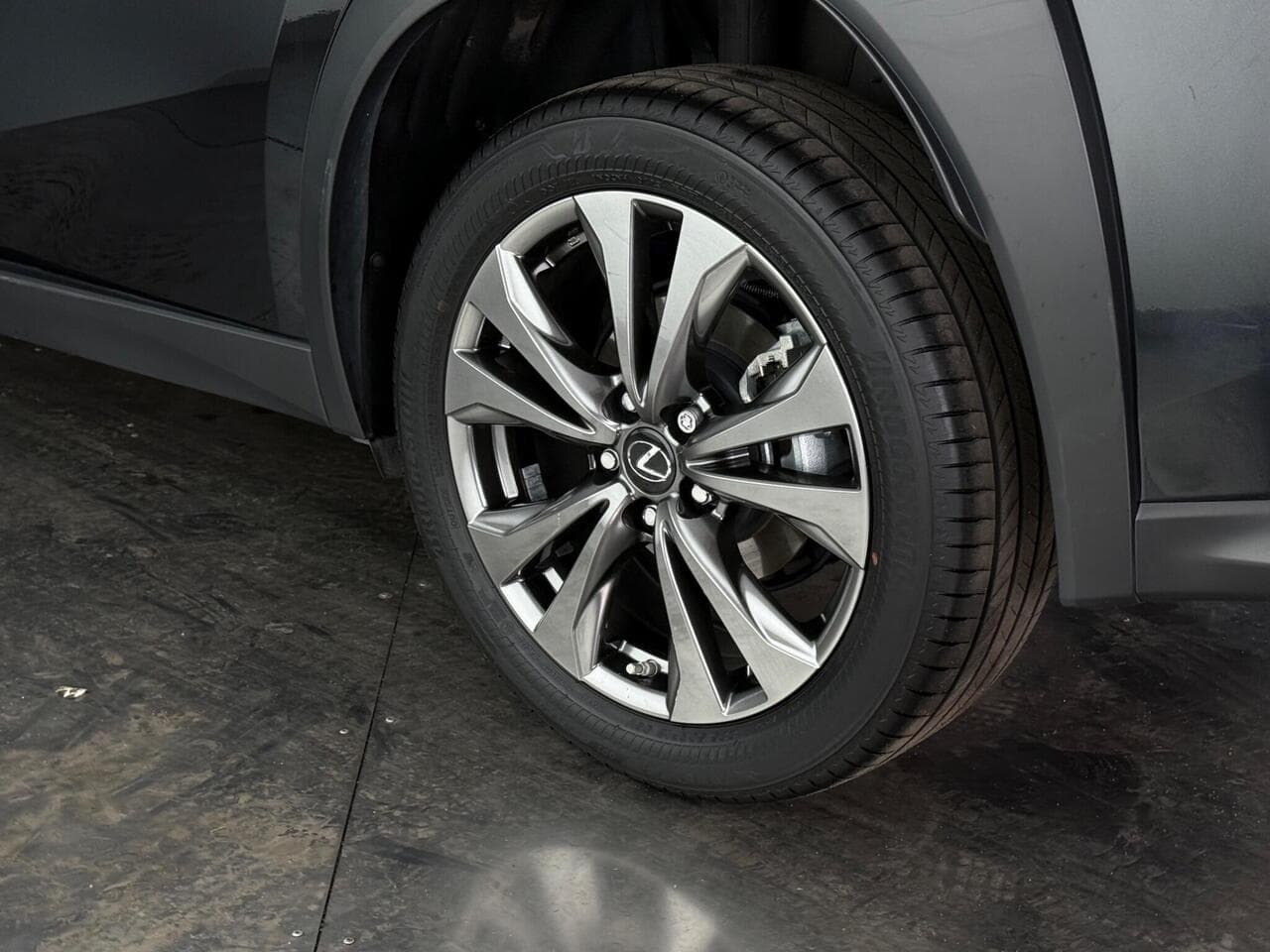 Lexus UX thumbnail Wheel