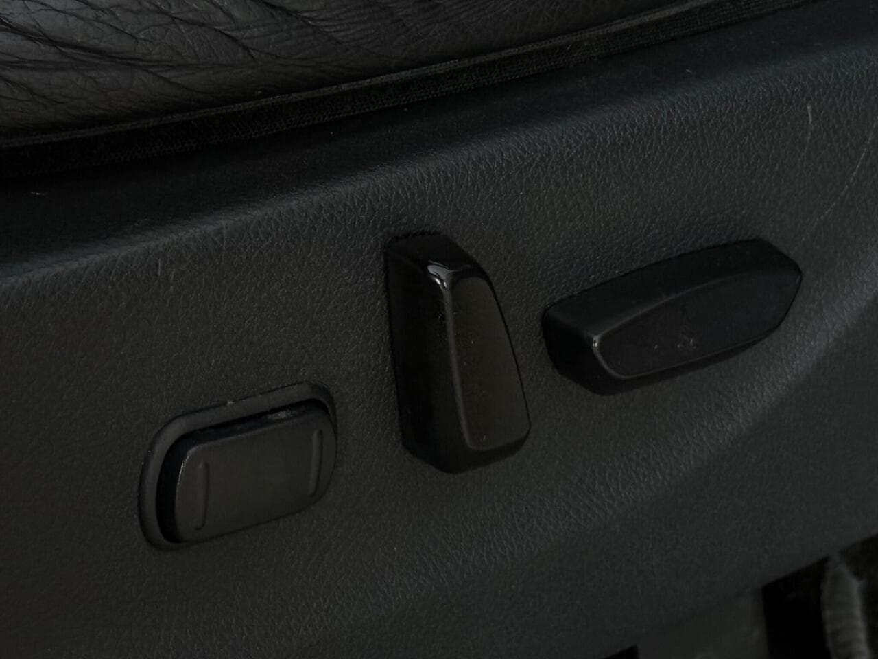 Mercedes-Benz X Class thumbnail Misc Controls
