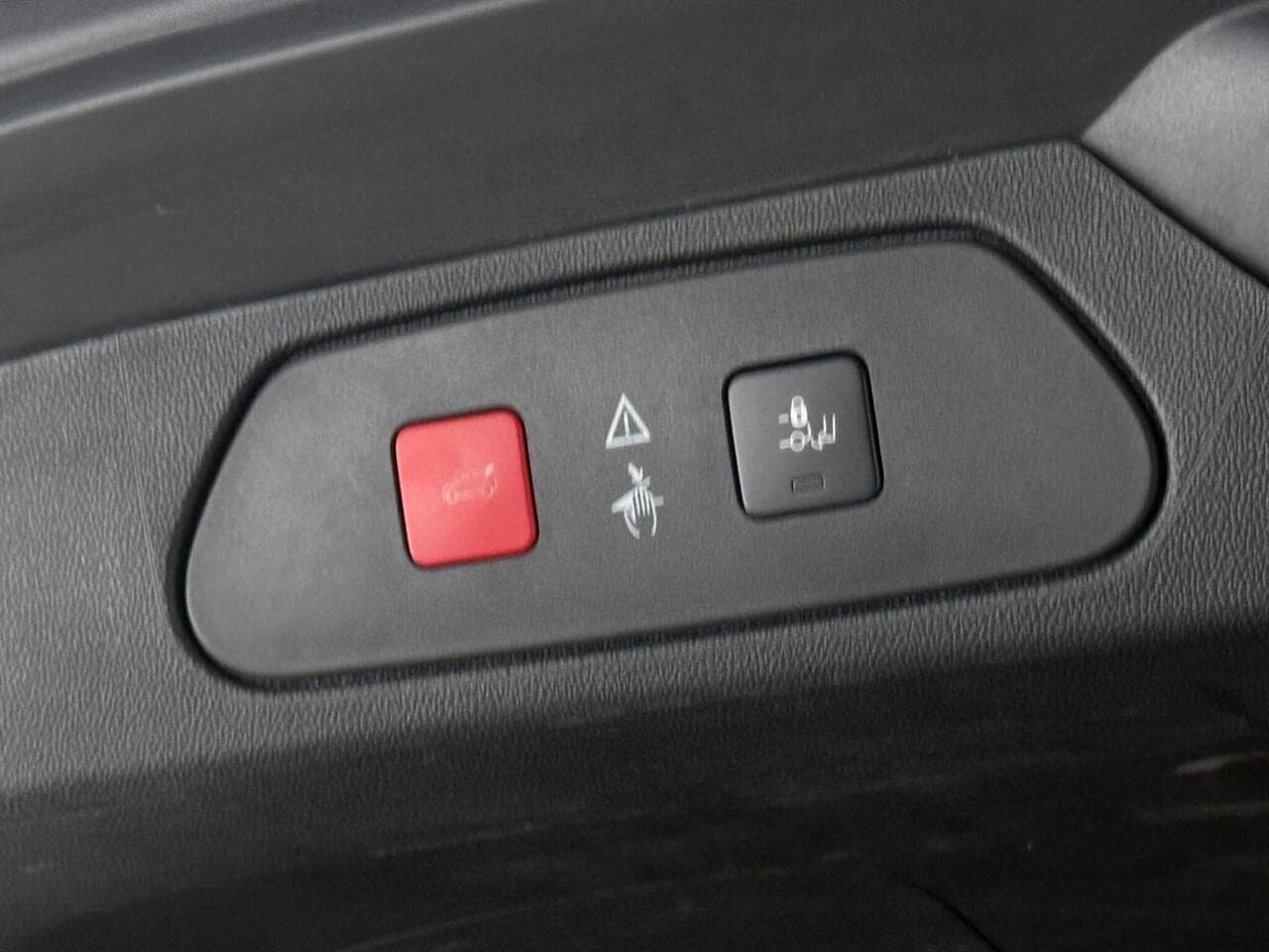 Vauxhall Grandland X thumbnail Misc Controls