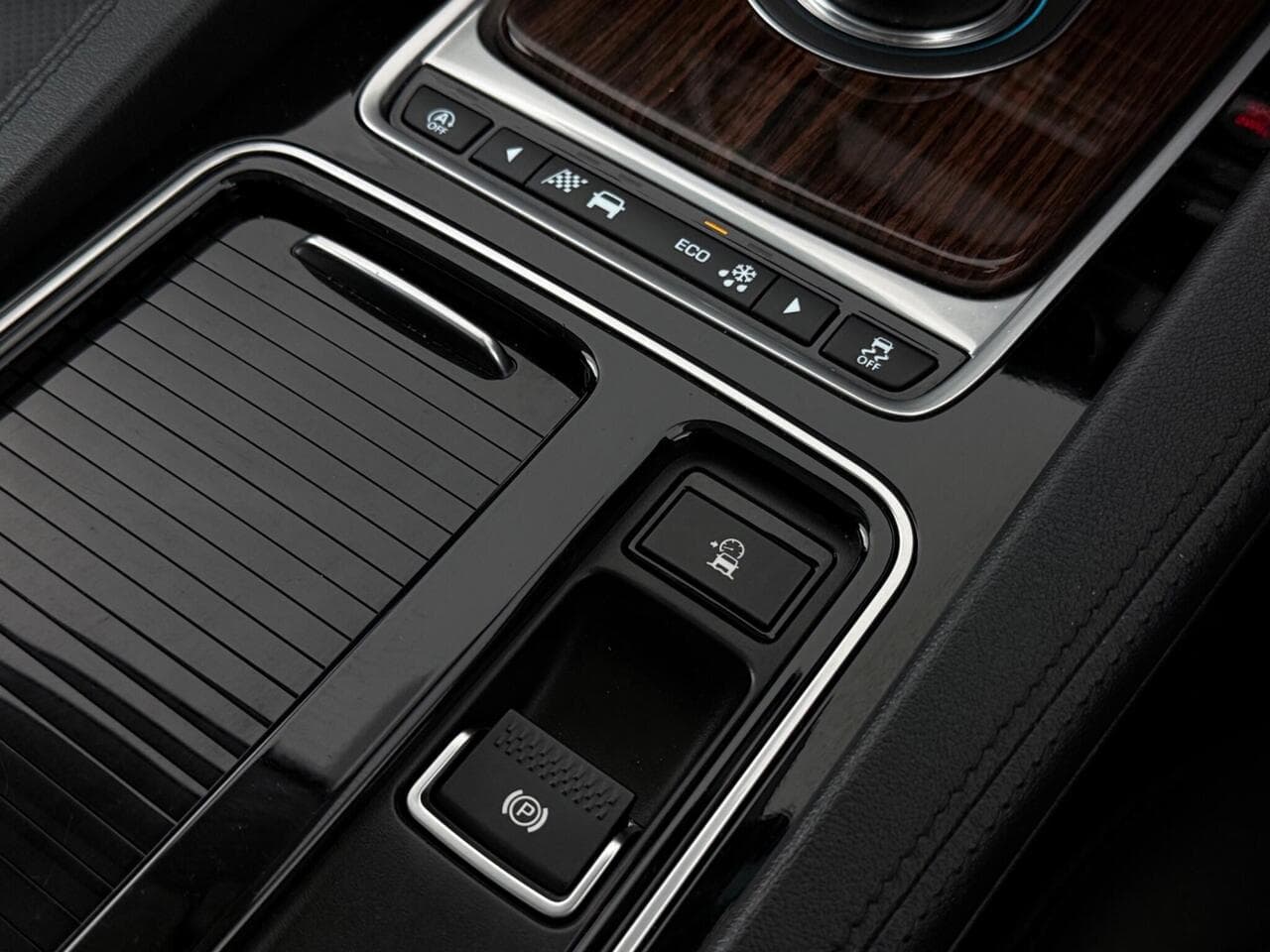 Jaguar F-PACE thumbnail Misc Controls