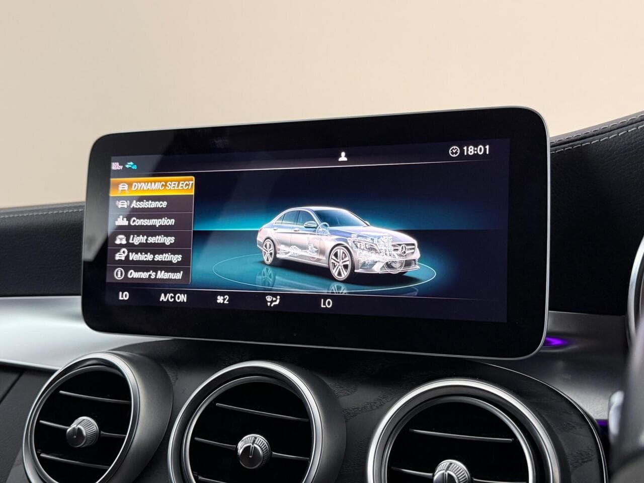 Mercedes-Benz C Class thumbnail Infotainment System