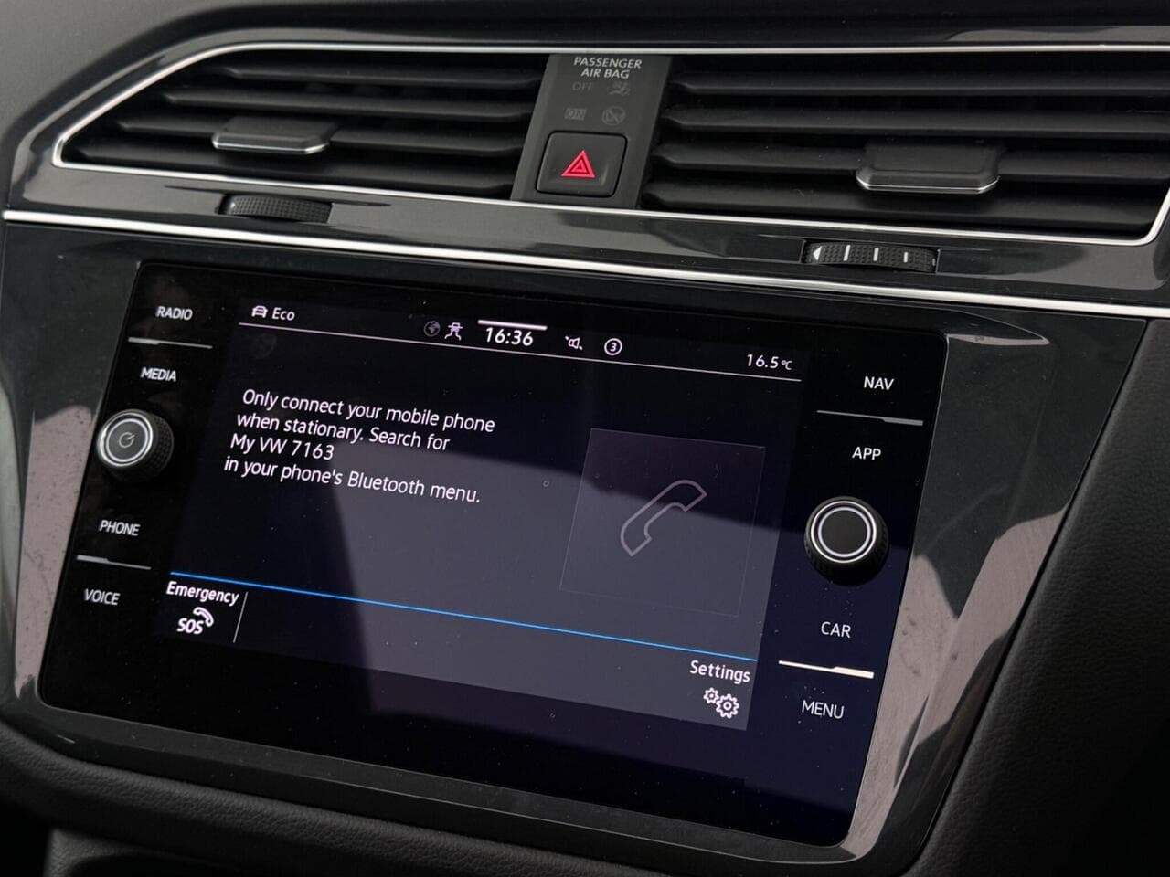 Volkswagen Tiguan thumbnail Infotainment System
